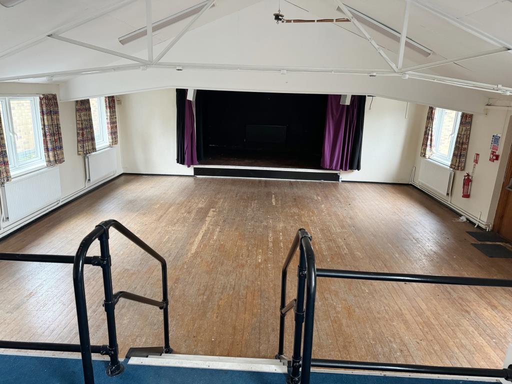 Lot: 91 - SUBSTANTIAL BUILDING WITH ATTACHED SPORTS HALL AND PARKING WITH POTENTIAL - Stage